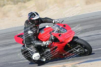 media/Dec-01-2025-Moto Forza (Mon) [[2daa91e15f]]/2-Intermediate Group/Session 4 Turn 9/